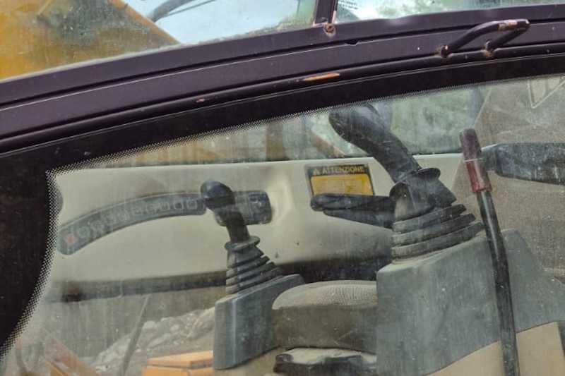 OmecoHub - Immagine JCB JS200N